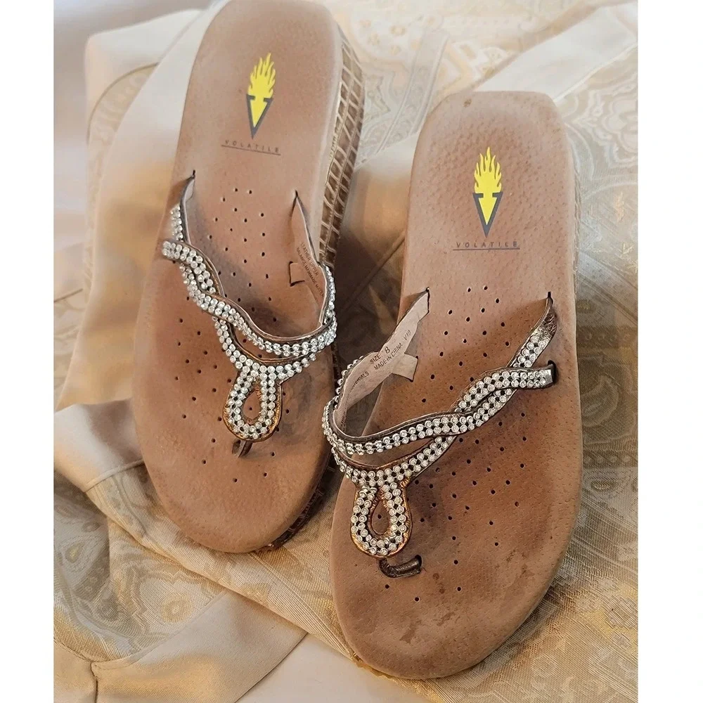 Volatile Pretzel Bronze Rhinestone Platform Wedge Thong Sandals Women's 8